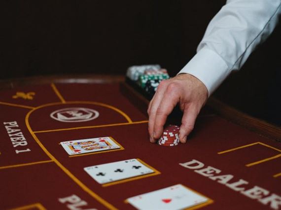 Emotional Intelligence at the Poker Table: Managing Your Reactions