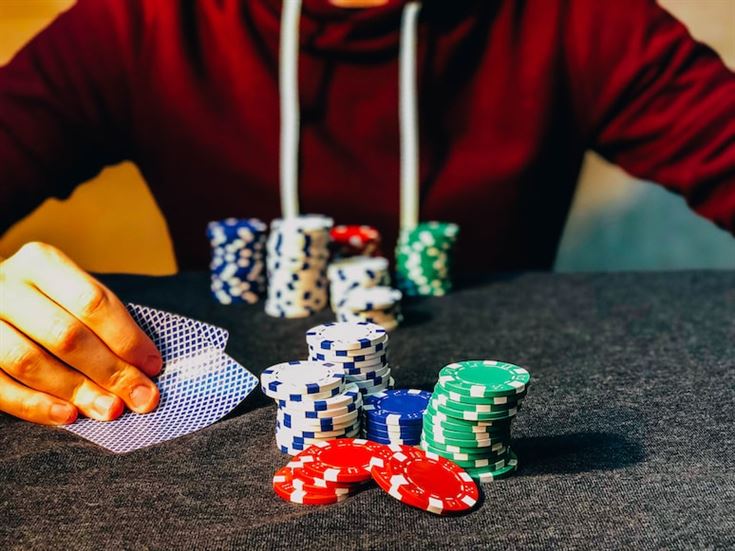 Pot Odds and Expected Value: Unlocking the Math of Poker Profits