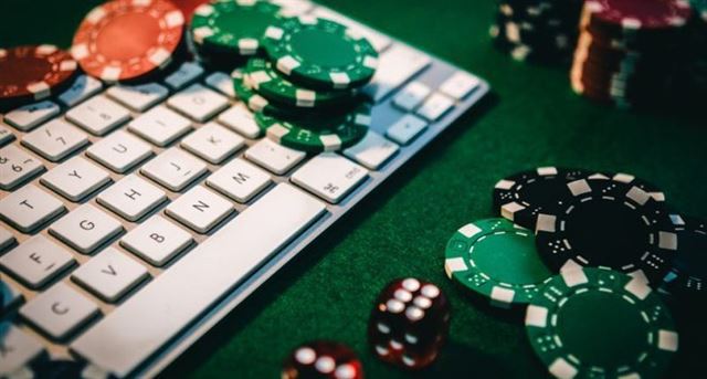 Online Poker 101: How to Crush the Digital Felt Like a Pro
